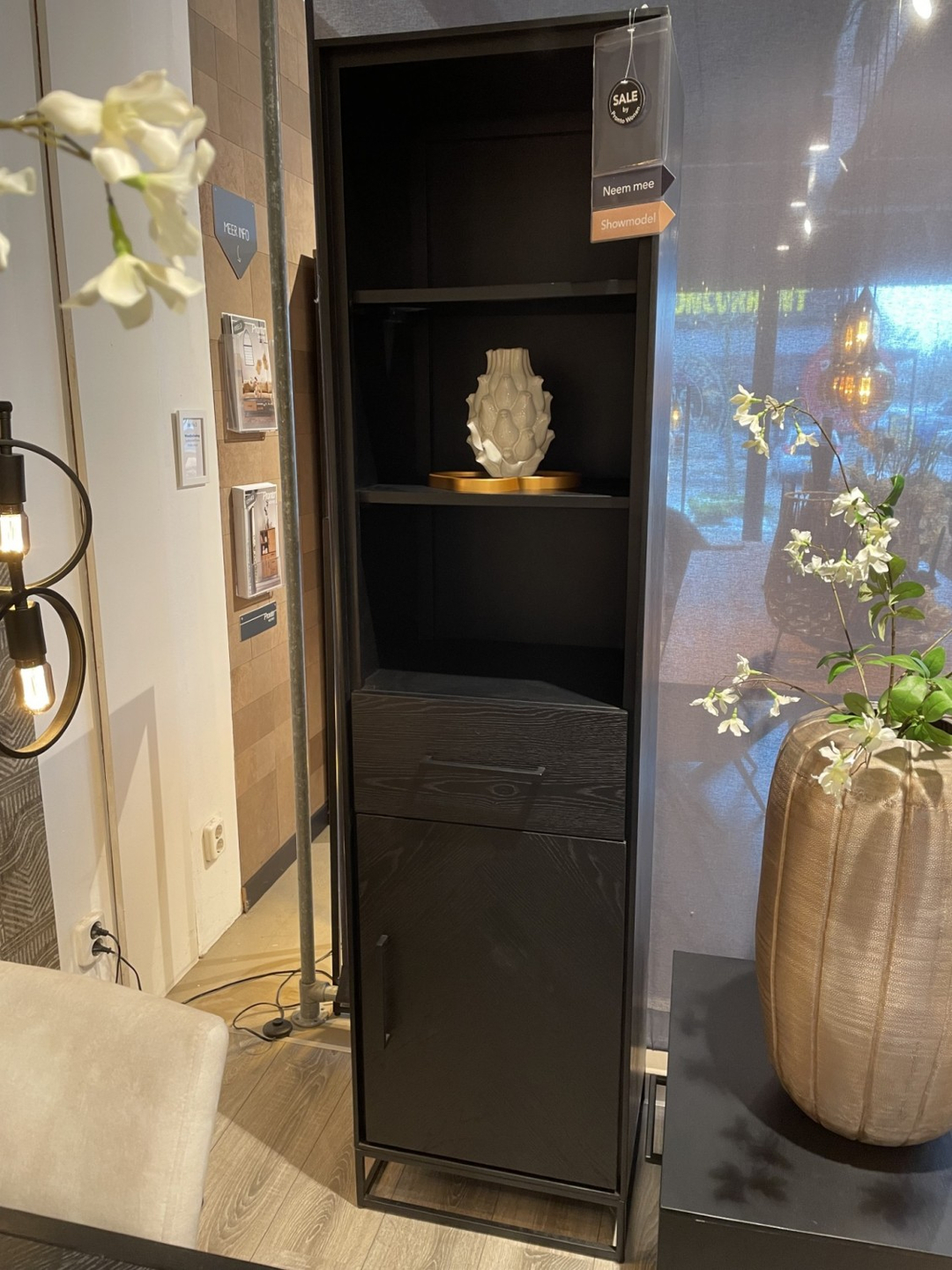 VINITO-BLACK-E 15634 Boekenkast 1D+1L+3OV eik.f.zw